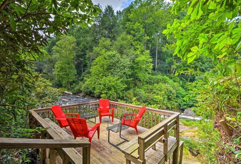 Quiet Riverfront Escape With Deck & Fly Fishing!