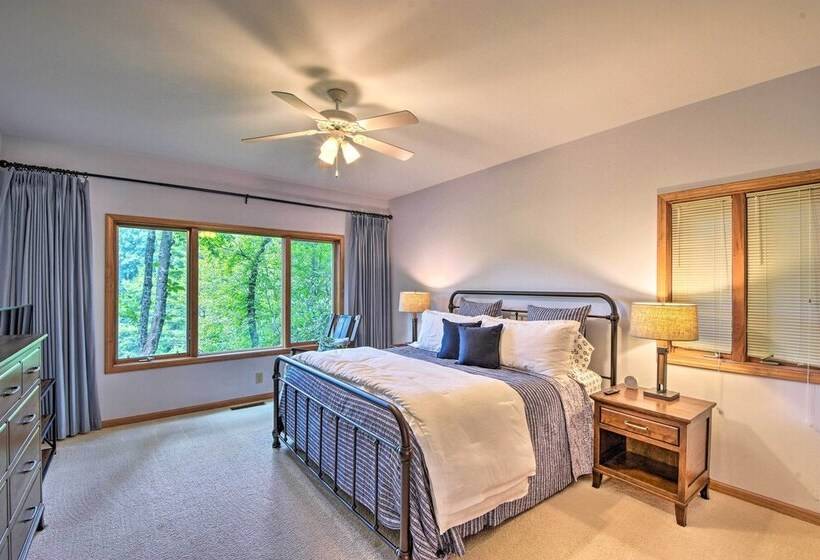 Quiet Riverfront Escape With Deck & Fly Fishing!