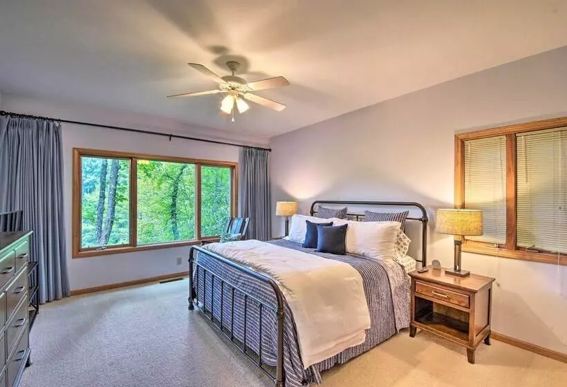 Quiet Riverfront Escape With Deck & Fly Fishing!