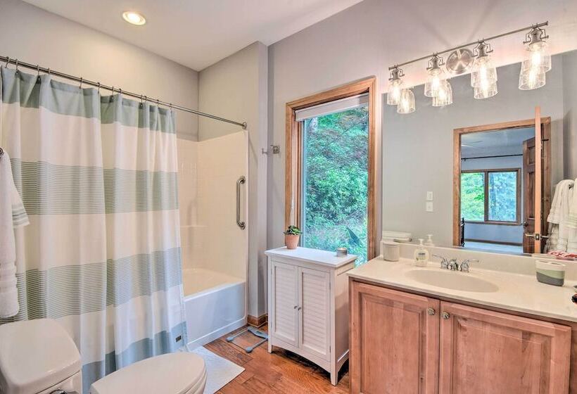 Quiet Riverfront Escape With Deck & Fly Fishing!