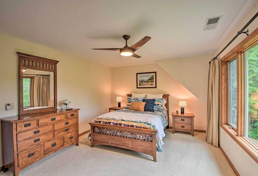 Quiet Riverfront Escape With Deck & Fly Fishing!