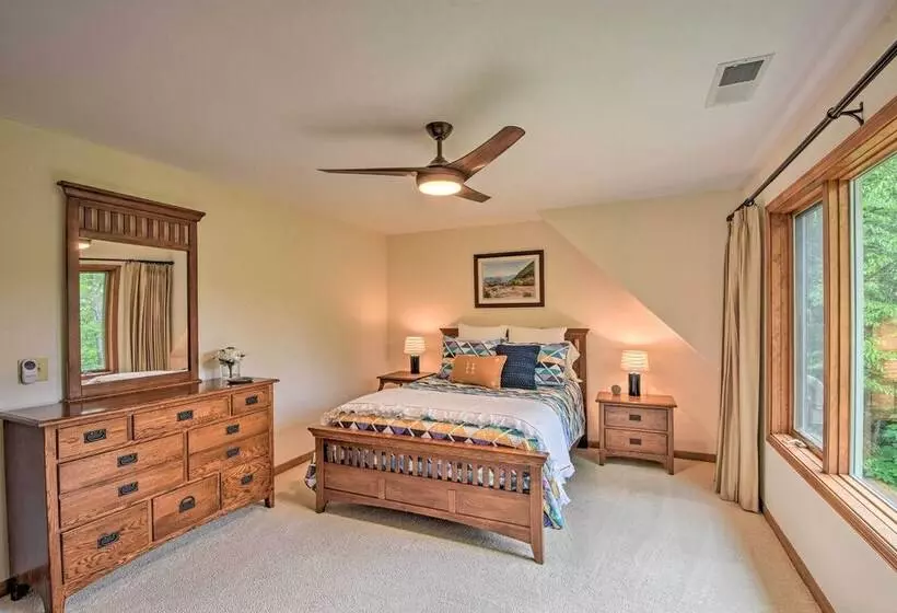 Quiet Riverfront Escape With Deck & Fly Fishing!