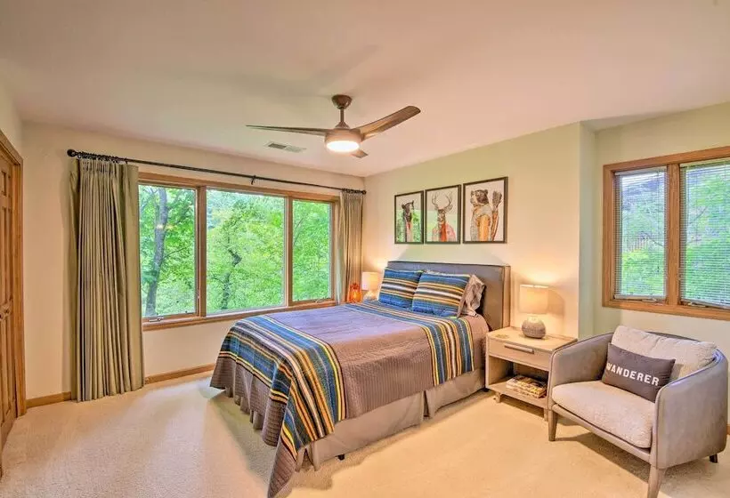 Quiet Riverfront Escape With Deck & Fly Fishing!