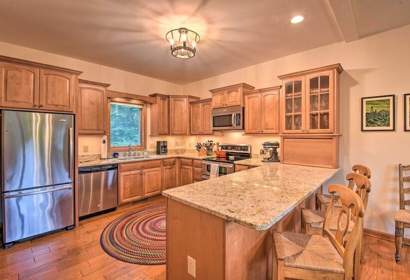 Quiet Riverfront Escape With Deck & Fly Fishing!