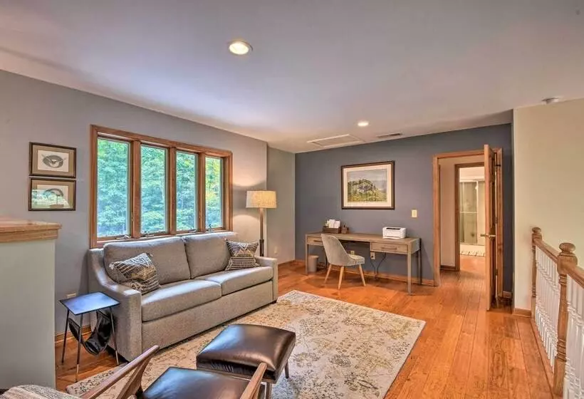 Quiet Riverfront Escape With Deck & Fly Fishing!