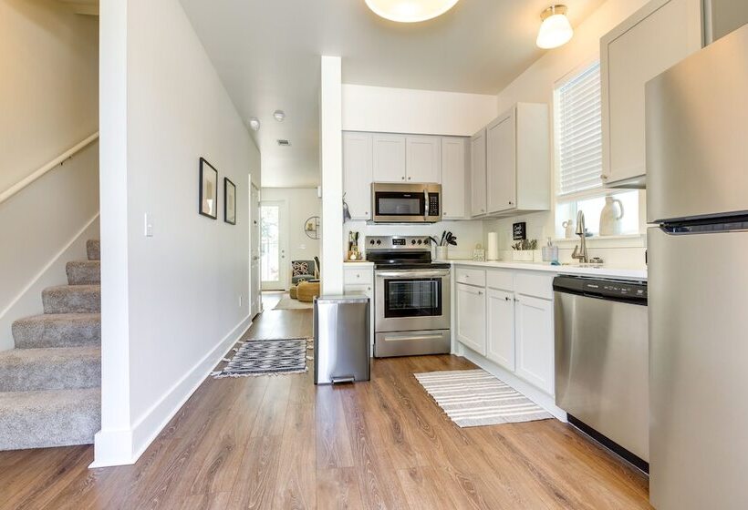 1 Mi To Downtown: Modern Ocean Springs Cottage