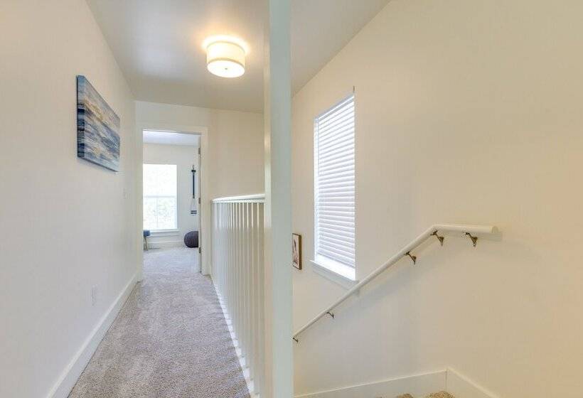 1 Mi To Downtown: Modern Ocean Springs Cottage