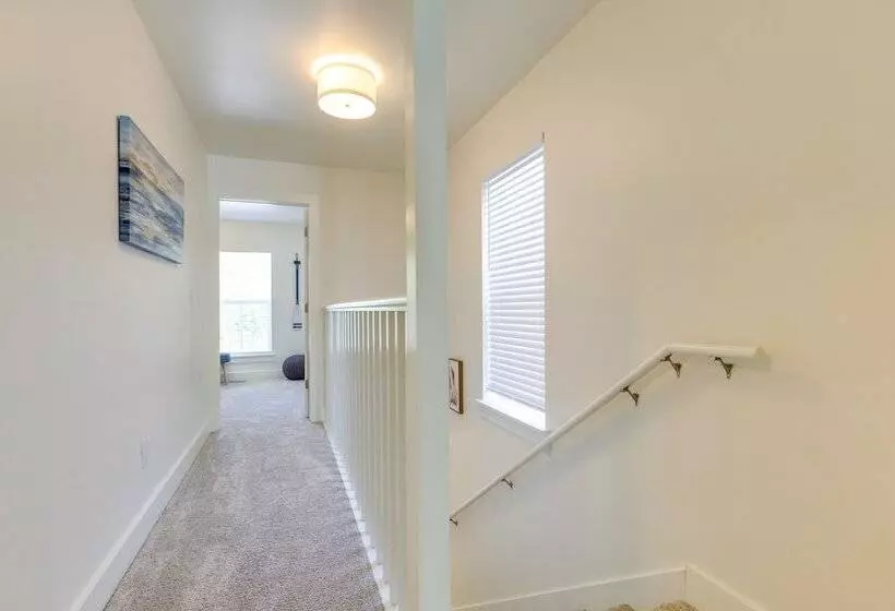 1 Mi To Downtown: Modern Ocean Springs Cottage