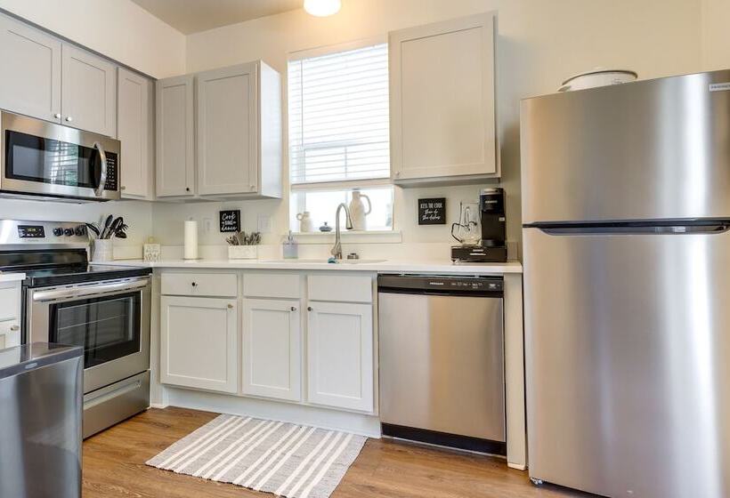 1 Mi To Downtown: Modern Ocean Springs Cottage