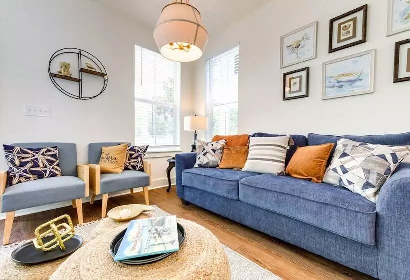 1 Mi To Downtown: Modern Ocean Springs Cottage