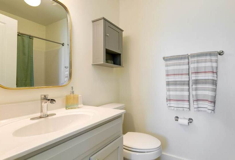 1 Mi To Downtown: Modern Ocean Springs Cottage