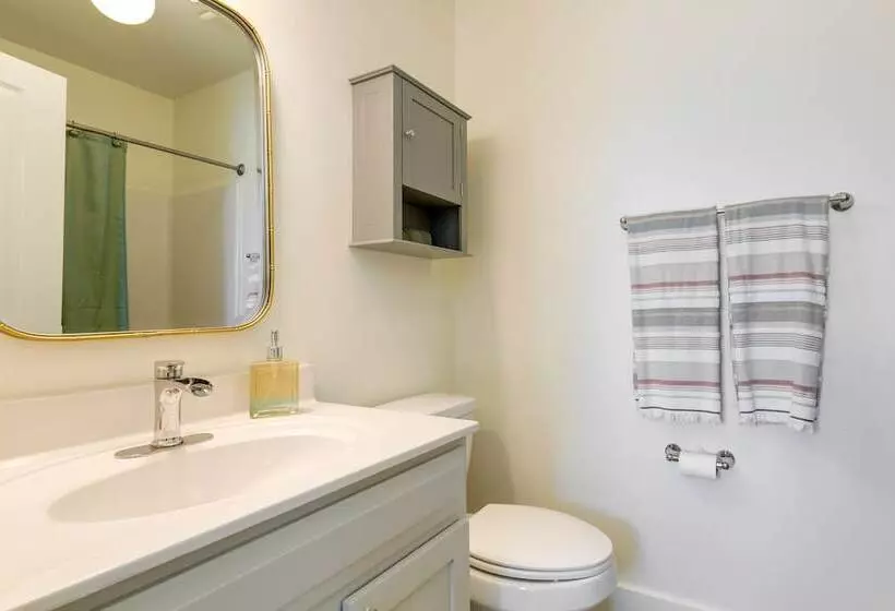 1 Mi To Downtown: Modern Ocean Springs Cottage