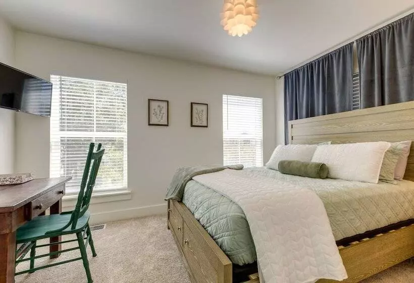 1 Mi To Downtown: Modern Ocean Springs Cottage