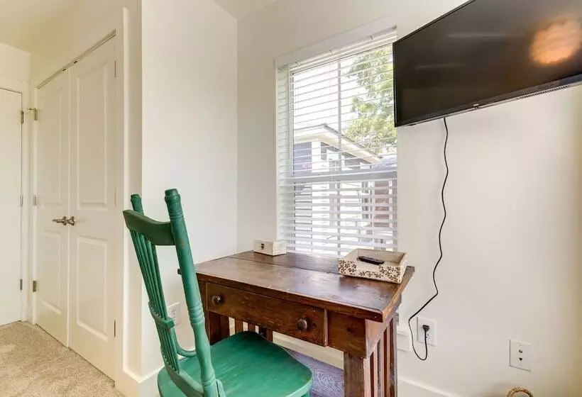 1 Mi To Downtown: Modern Ocean Springs Cottage