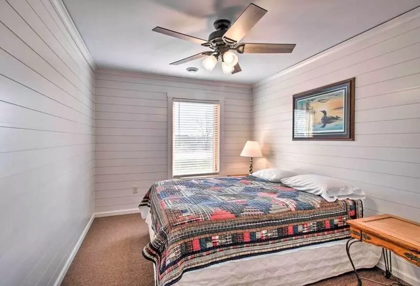 Remote Retreat: Cozy Home W/ Big Pine Lake Access!