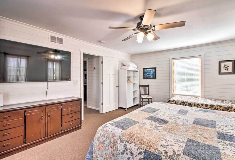 Remote Retreat: Cozy Home W/ Big Pine Lake Access!