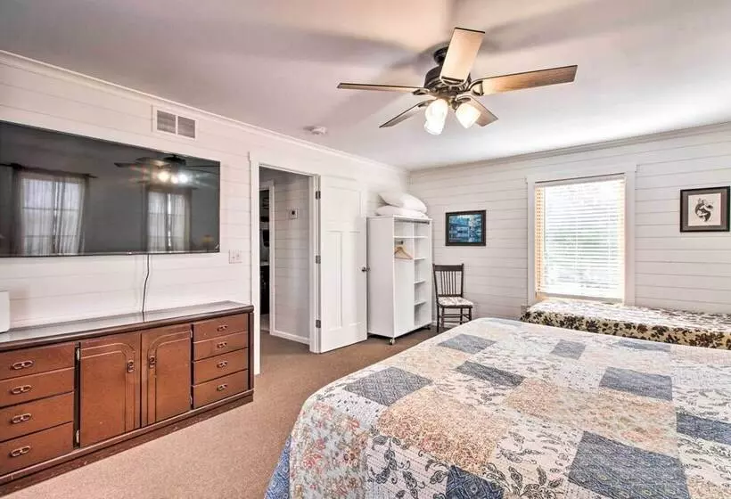 Remote Retreat: Cozy Home W/ Big Pine Lake Access!