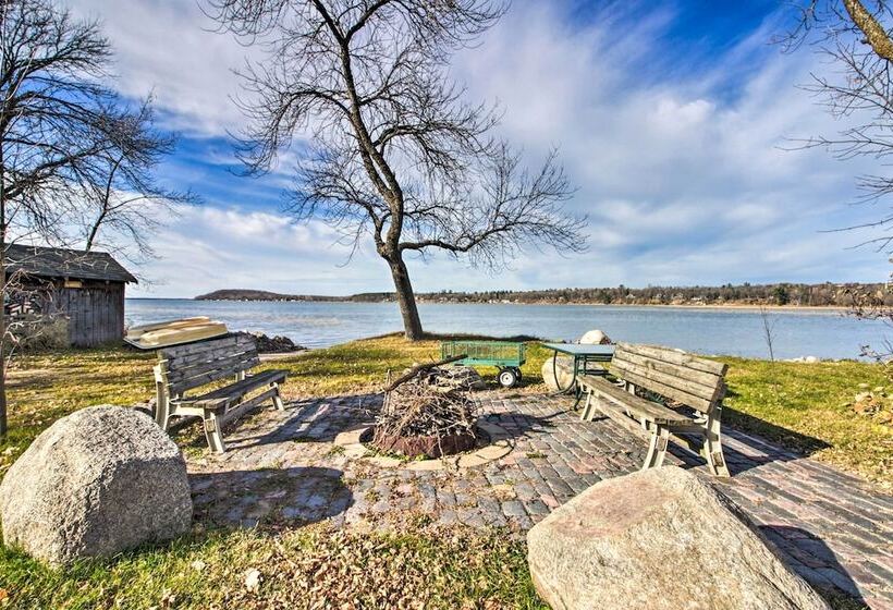 Remote Retreat: Cozy Home W/ Big Pine Lake Access!