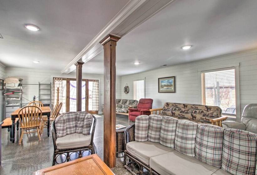 Remote Retreat: Cozy Home W/ Big Pine Lake Access!