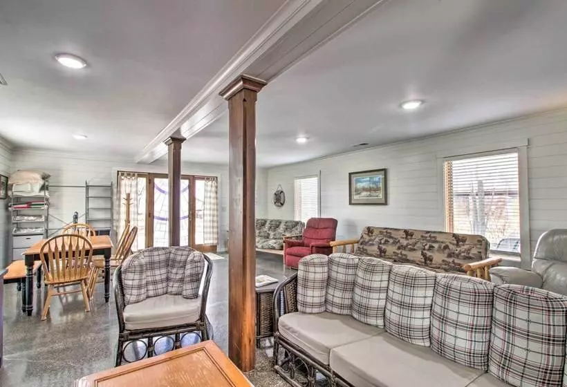 Remote Retreat: Cozy Home W/ Big Pine Lake Access!