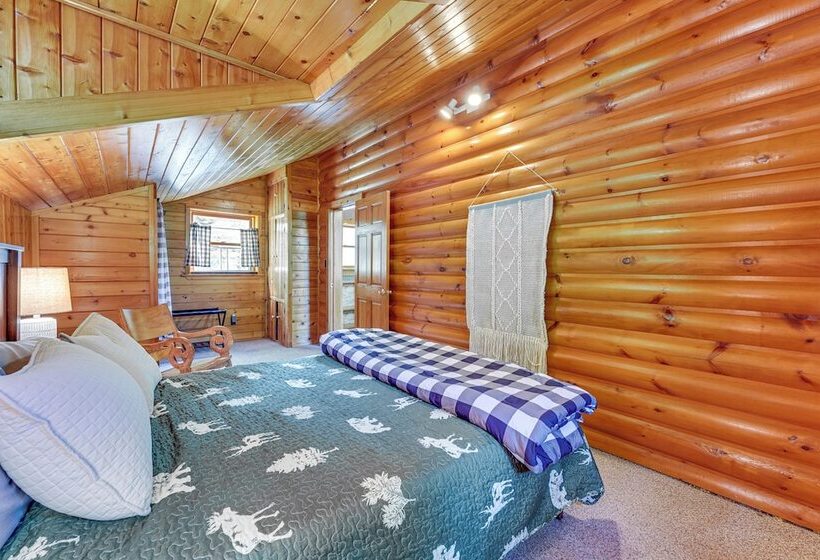 Saranac Lake Cabin W/ Deck: Pets Welcome!