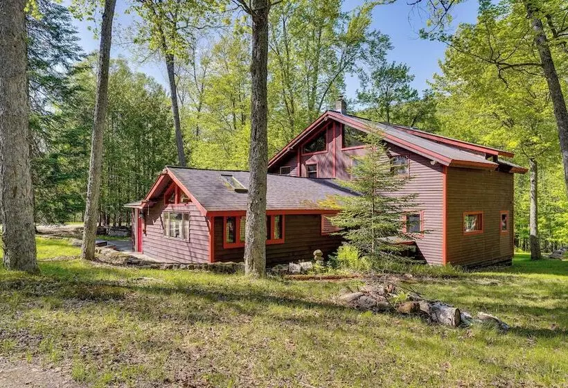 Saranac Lake Cabin W/ Deck: Pets Welcome!