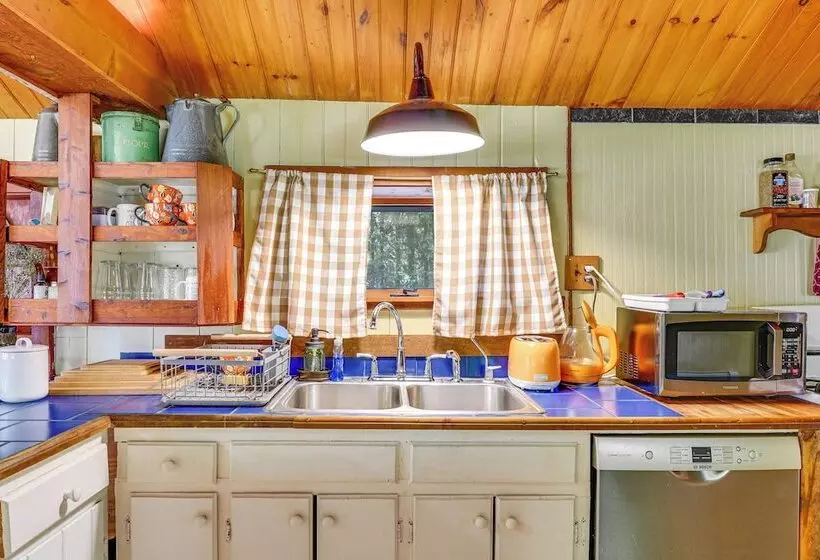 Saranac Lake Cabin W/ Deck: Pets Welcome!