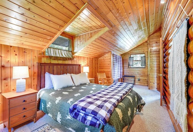 Saranac Lake Cabin W/ Deck: Pets Welcome!