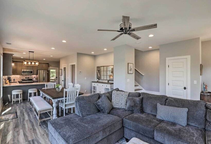 Escape W/ Hot Tub, Mtn Views: 5 Mi To Urban Trail