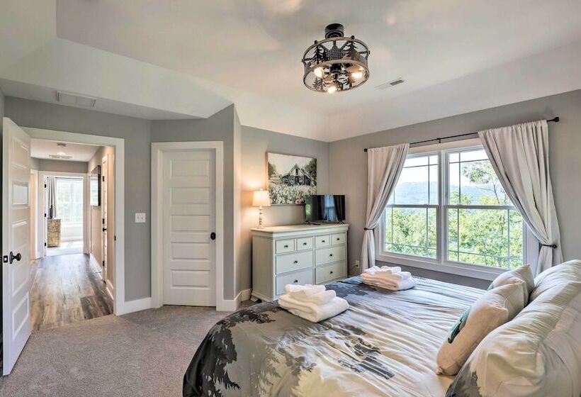 Escape W/ Hot Tub, Mtn Views: 5 Mi To Urban Trail