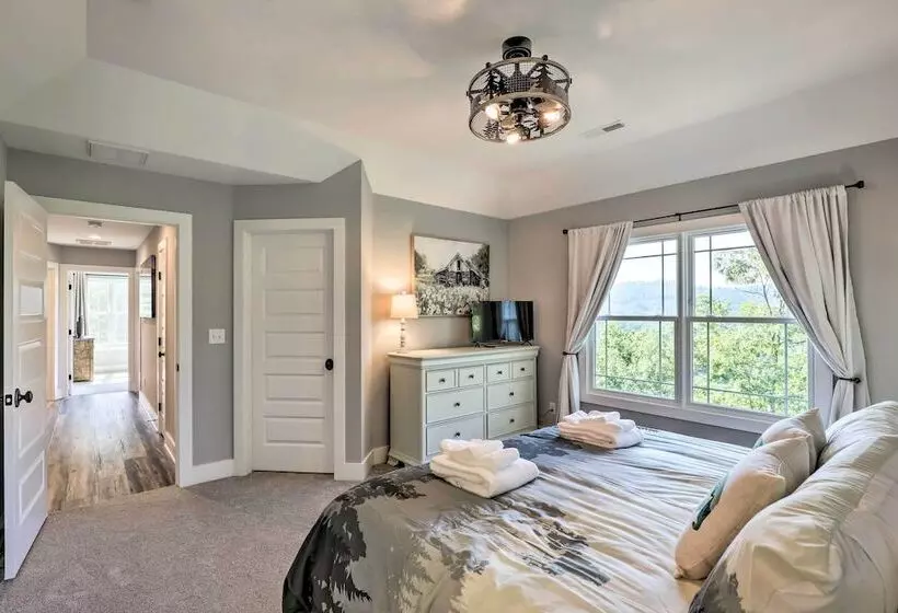 Escape W/ Hot Tub, Mtn Views: 5 Mi To Urban Trail