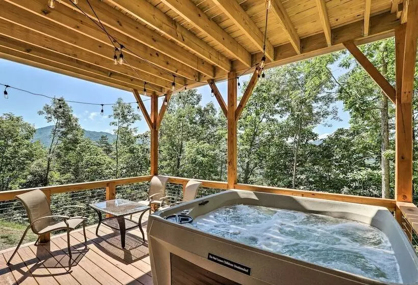 Escape W/ Hot Tub, Mtn Views: 5 Mi To Urban Trail