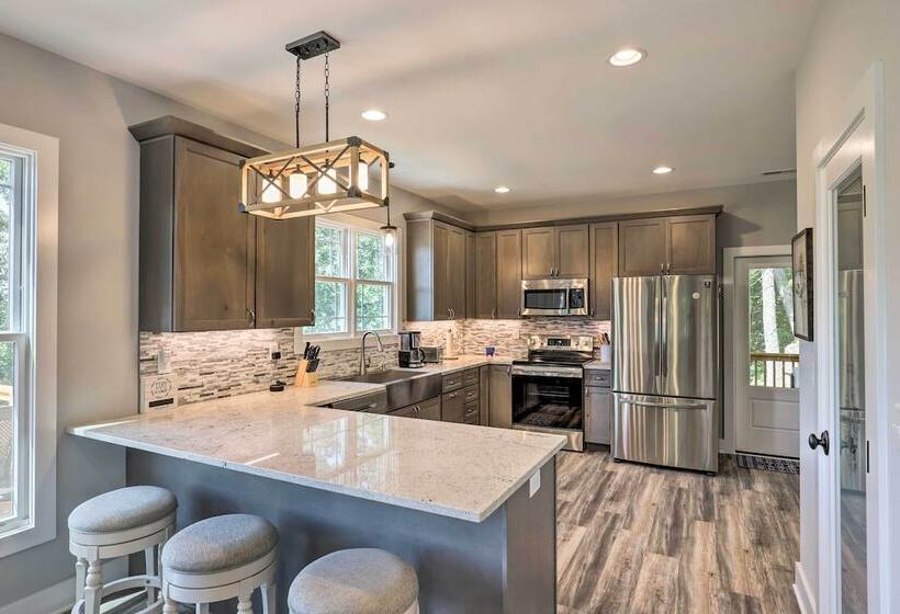 Escape W/ Hot Tub, Mtn Views: 5 Mi To Urban Trail