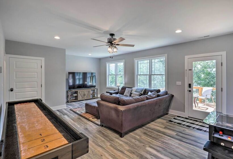 Escape W/ Hot Tub, Mtn Views: 5 Mi To Urban Trail