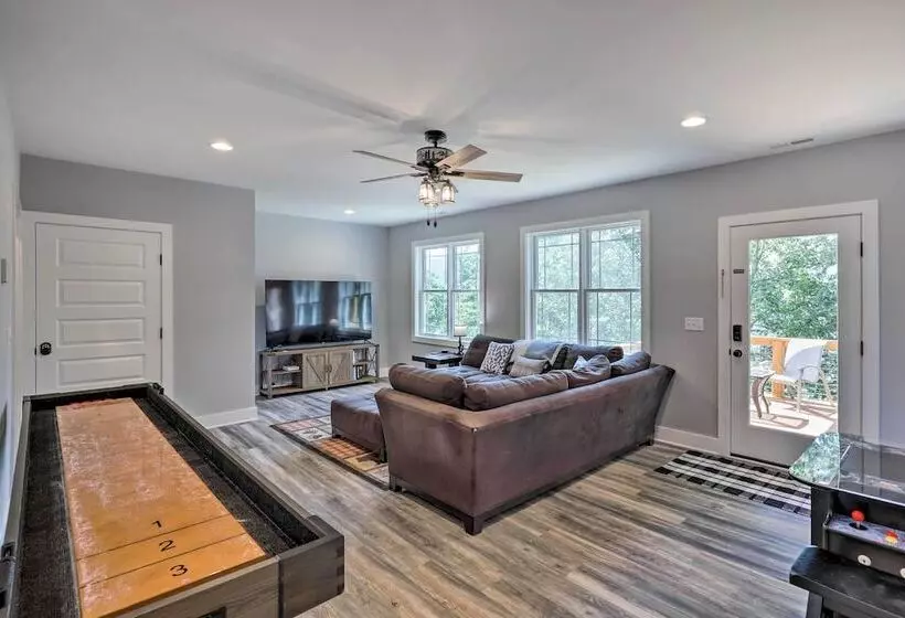 Escape W/ Hot Tub, Mtn Views: 5 Mi To Urban Trail