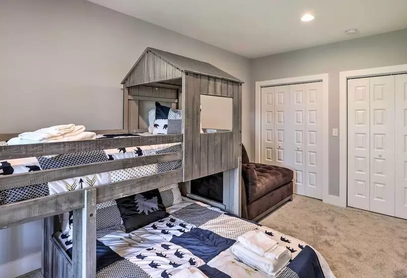 Escape W/ Hot Tub, Mtn Views: 5 Mi To Urban Trail