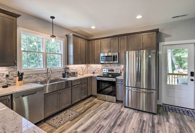 Escape W/ Hot Tub, Mtn Views: 5 Mi To Urban Trail