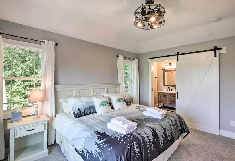 Escape W/ Hot Tub, Mtn Views: 5 Mi To Urban Trail