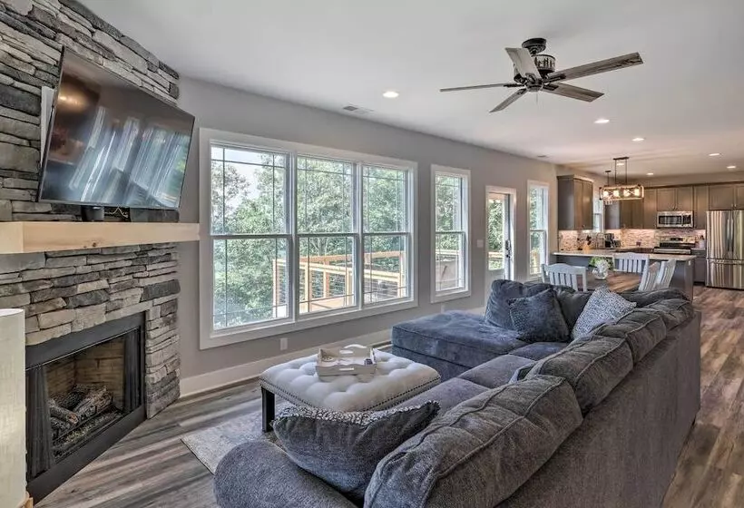 Escape W/ Hot Tub, Mtn Views: 5 Mi To Urban Trail