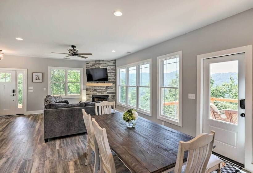 Escape W/ Hot Tub, Mtn Views: 5 Mi To Urban Trail