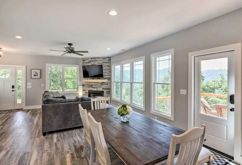 Escape W/ Hot Tub, Mtn Views: 5 Mi To Urban Trail