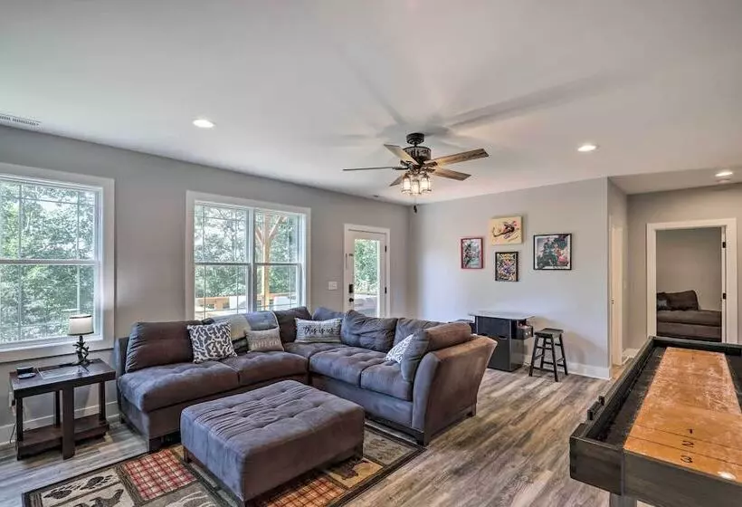 Escape W/ Hot Tub, Mtn Views: 5 Mi To Urban Trail