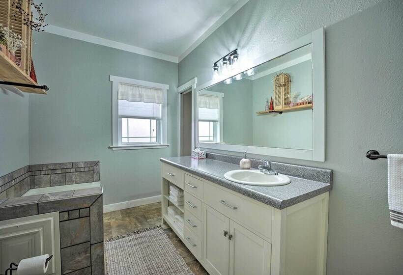 Shipshewana Guest House With Fire Pit!