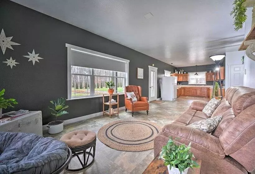 Shipshewana Guest House With Fire Pit!