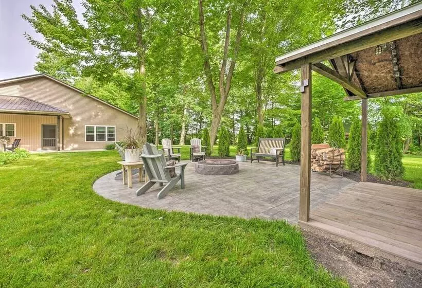 Shipshewana Guest House With Fire Pit!