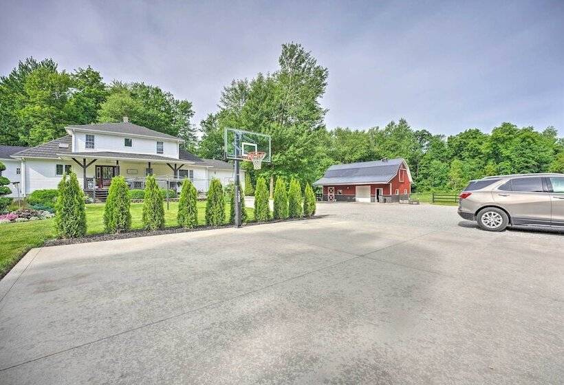 Shipshewana Guest House With Fire Pit!