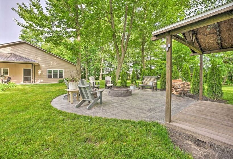 Shipshewana Guest House With Fire Pit!