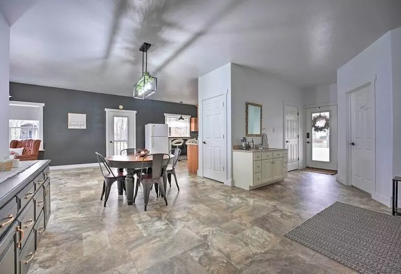 Shipshewana Guest House With Fire Pit!