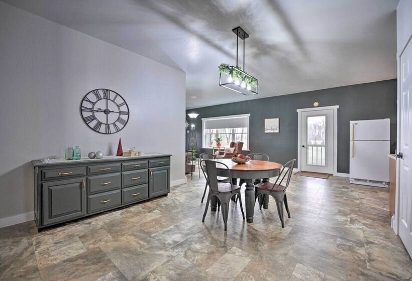 Shipshewana Guest House With Fire Pit!