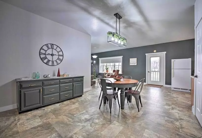 Shipshewana Guest House With Fire Pit!